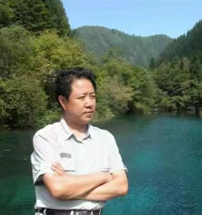 张凤仓（凤祥），金融美术家协会副主席、中国农业银行美术家协会主席、中国美术家协会会员、甘肃省书画研究院常务副院长、国家一级美术师.jpeg